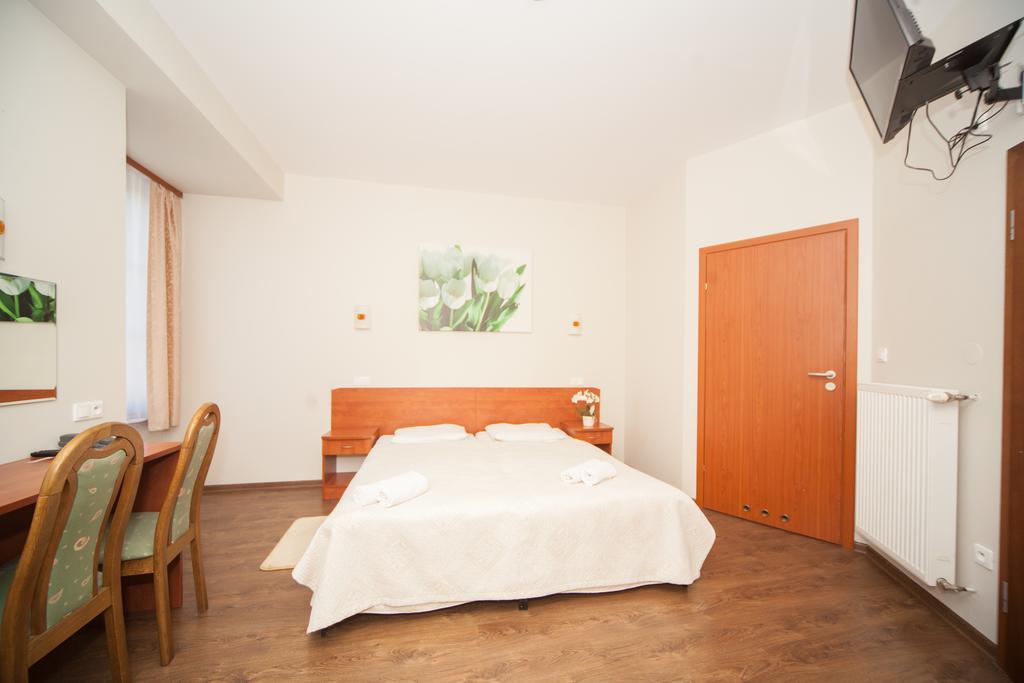 Hotel Ada Wiekszyce Extérieur photo