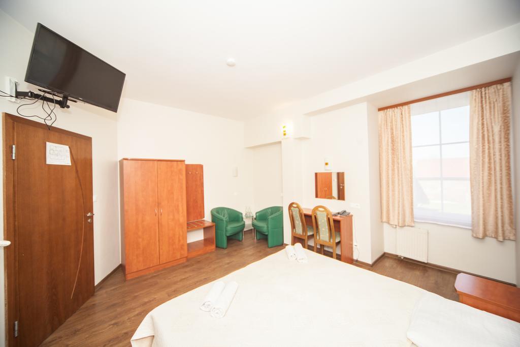 Hotel Ada Wiekszyce Extérieur photo