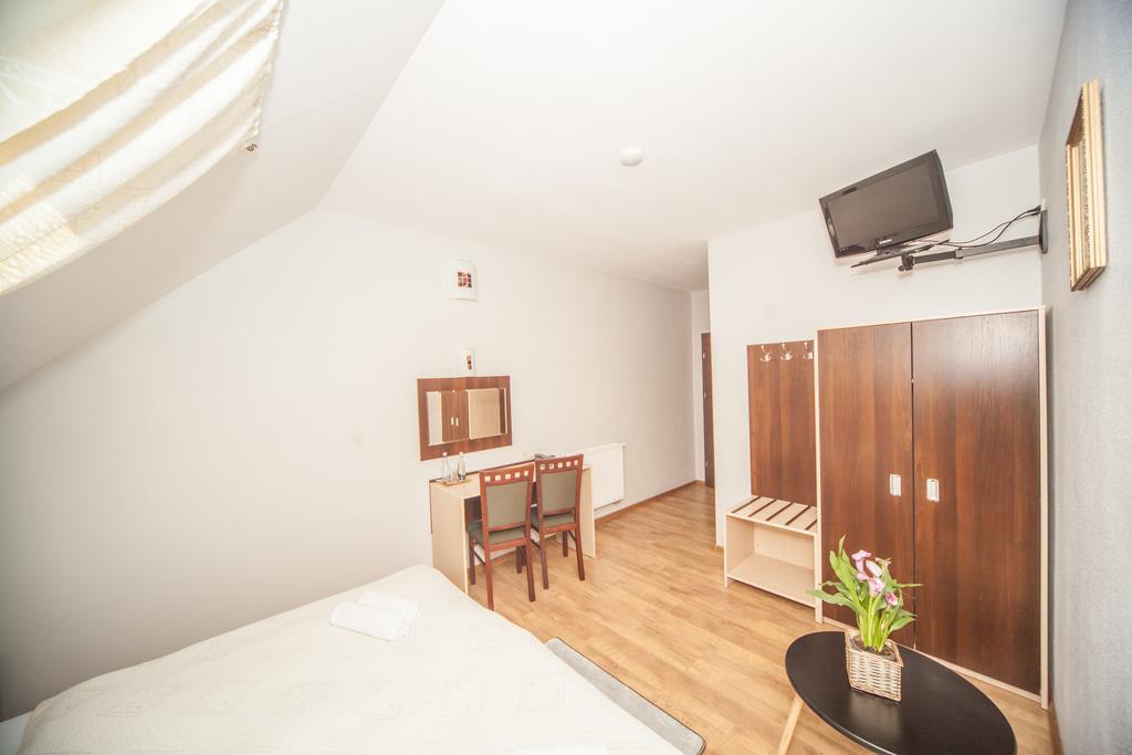 Hotel Ada Wiekszyce Extérieur photo