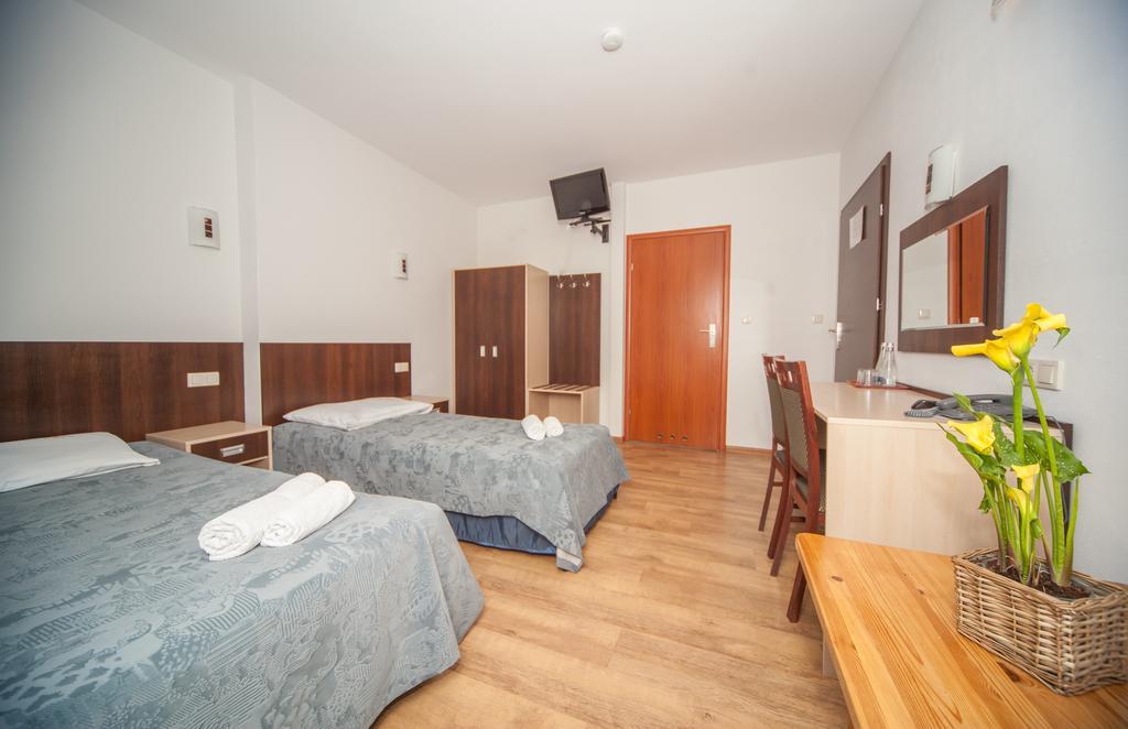 Hotel Ada Wiekszyce Extérieur photo