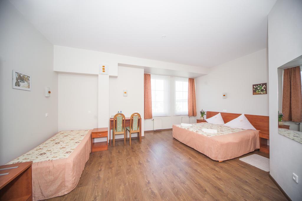 Hotel Ada Wiekszyce Extérieur photo