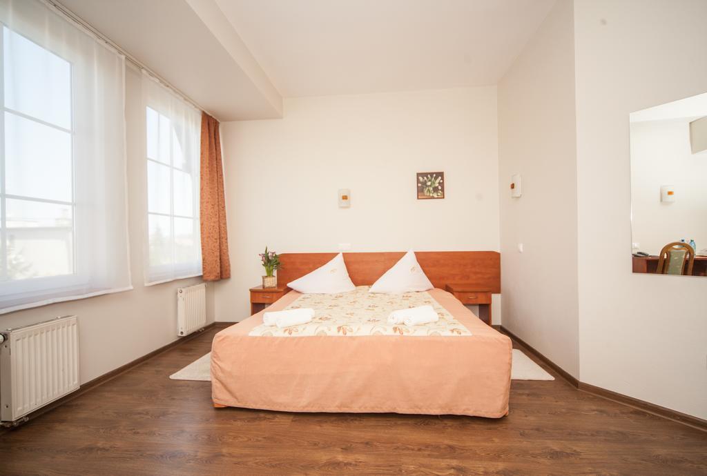 Hotel Ada Wiekszyce Extérieur photo