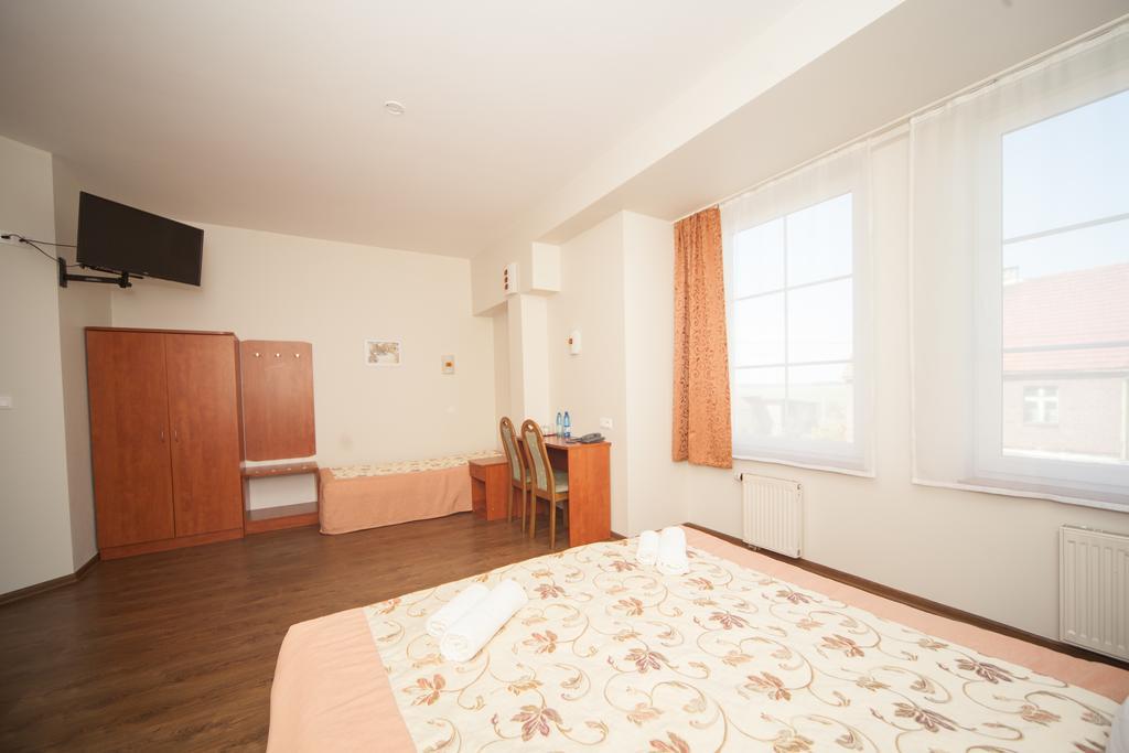 Hotel Ada Wiekszyce Extérieur photo