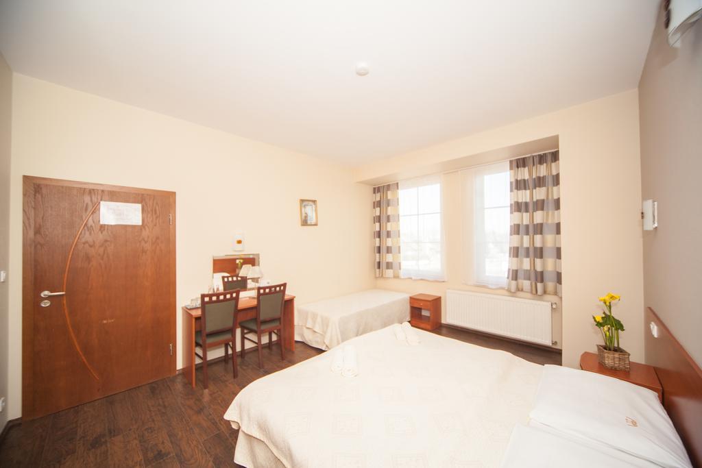 Hotel Ada Wiekszyce Extérieur photo