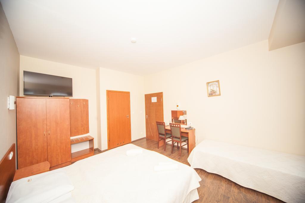Hotel Ada Wiekszyce Extérieur photo