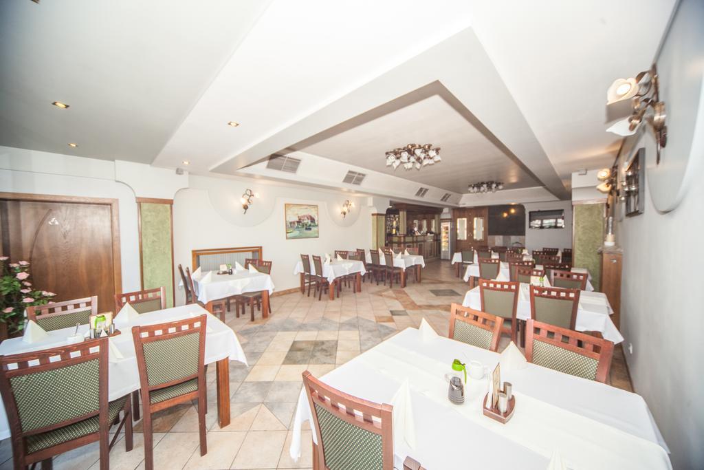 Hotel Ada Wiekszyce Extérieur photo